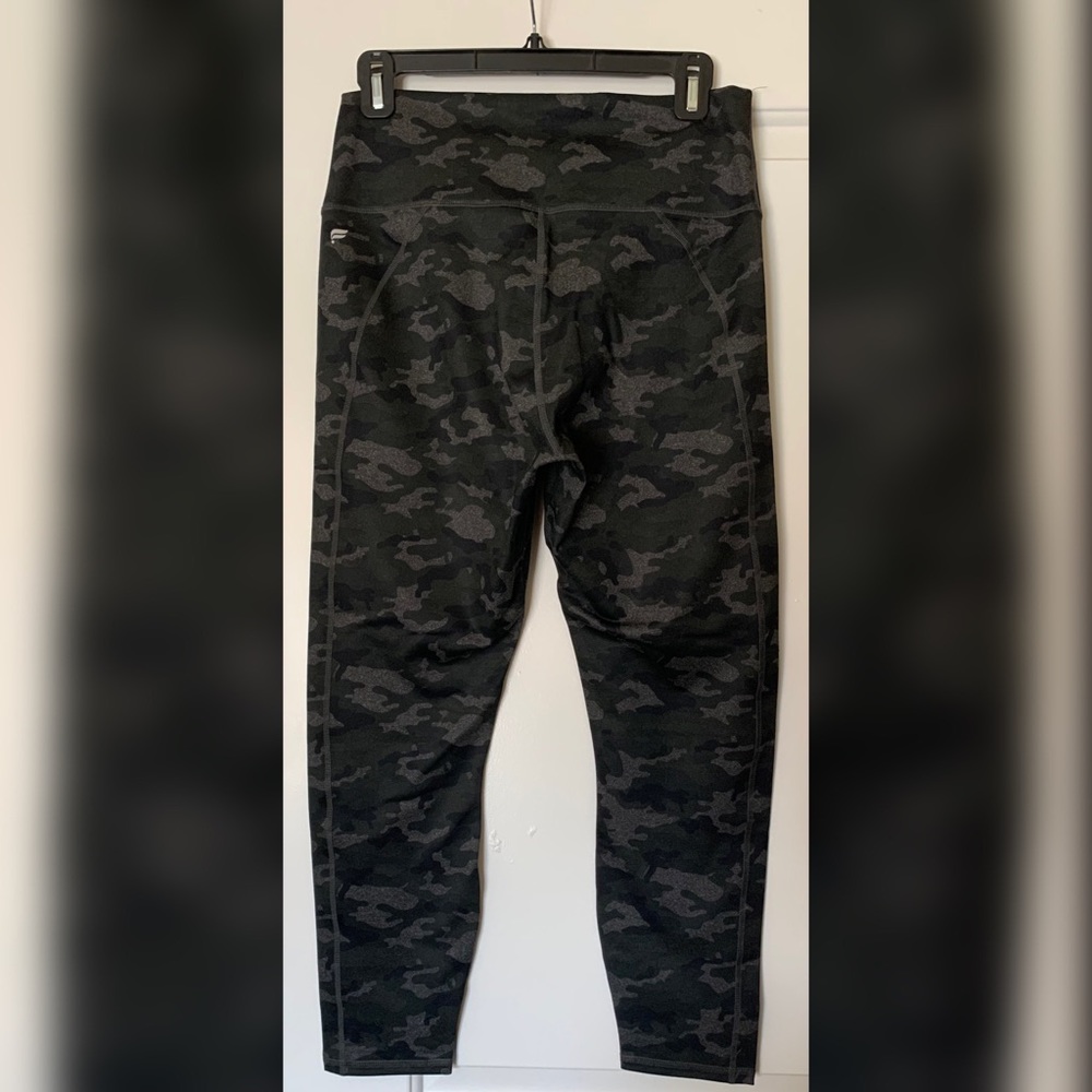 Fabletics High-Waisted Camo PowerHold 7/8 Capri